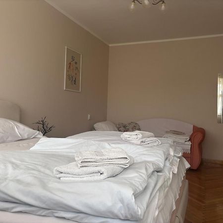 Red Square Apartment ピロト エクステリア 写真