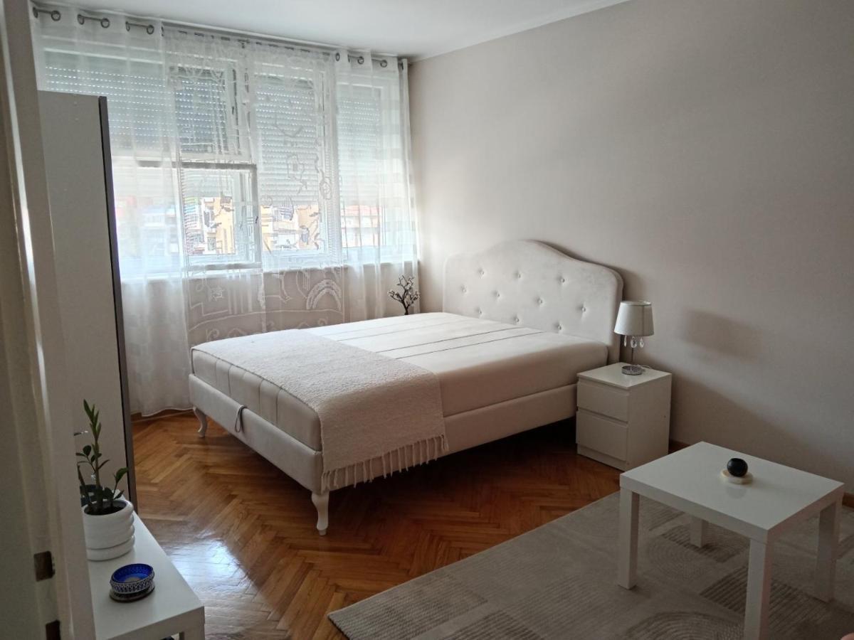 Red Square Apartment ピロト エクステリア 写真
