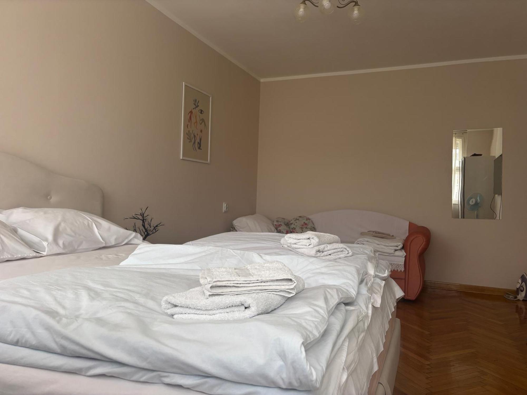 Red Square Apartment ピロト エクステリア 写真