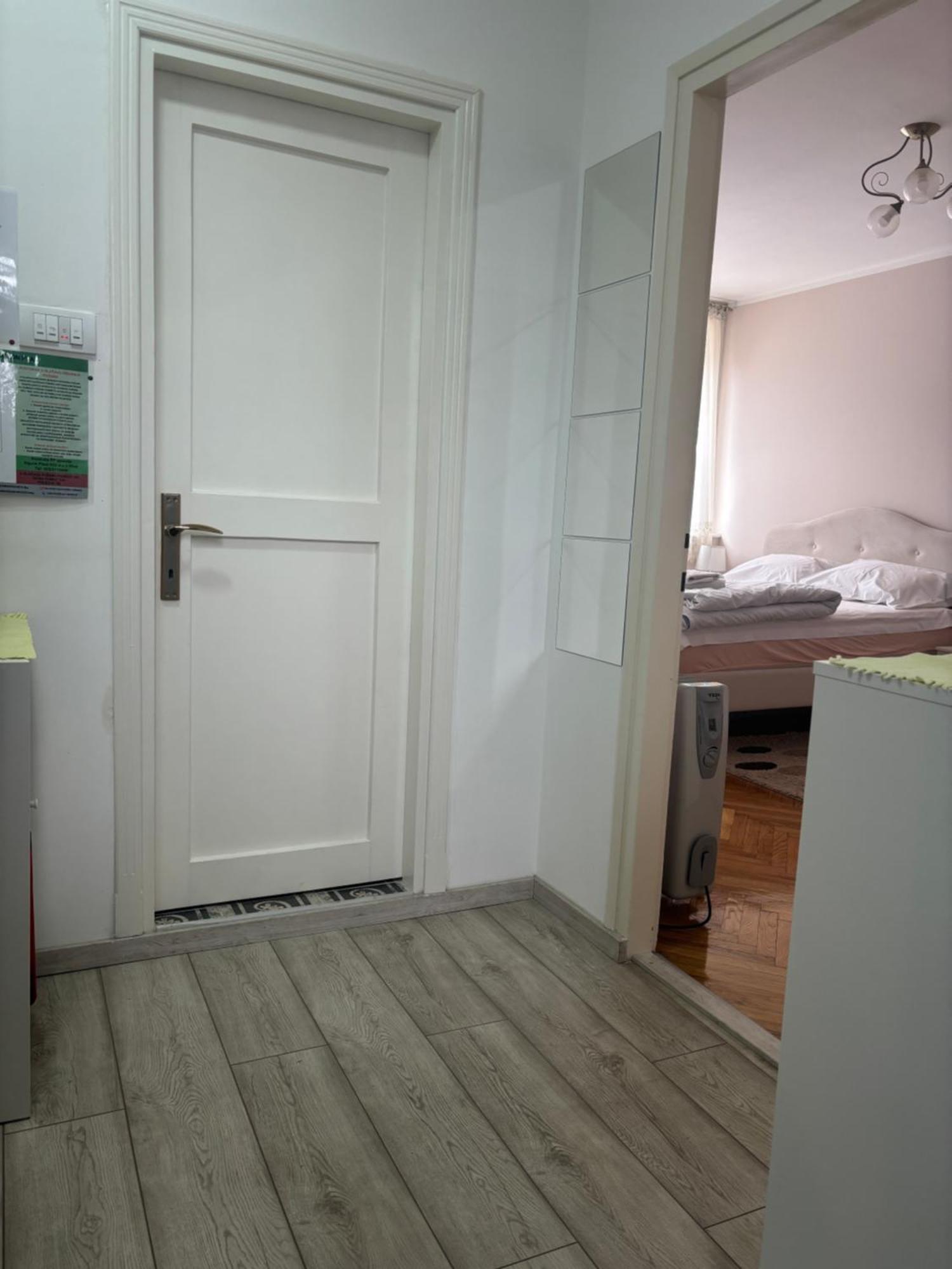 Red Square Apartment ピロト エクステリア 写真