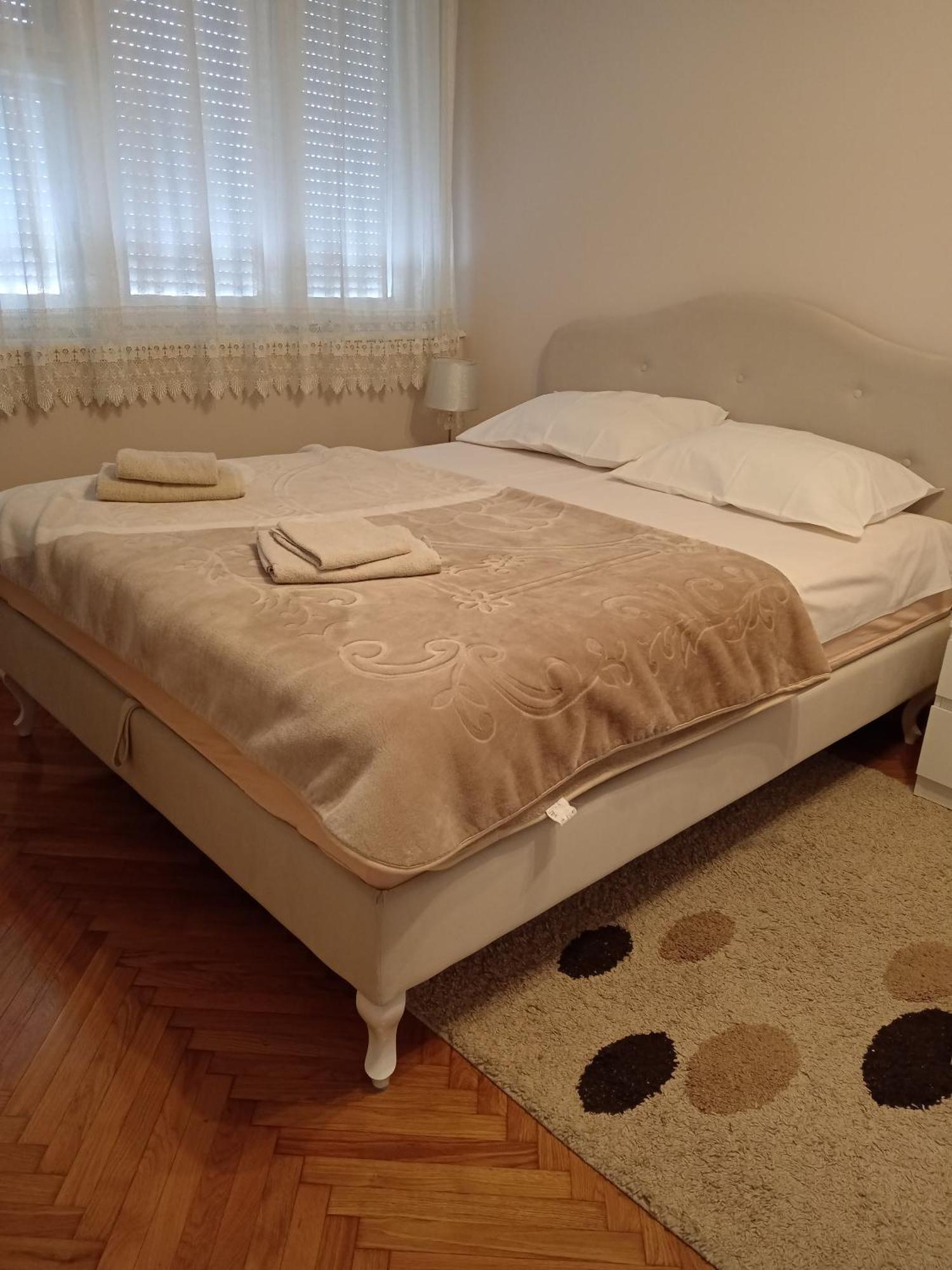 Red Square Apartment ピロト エクステリア 写真